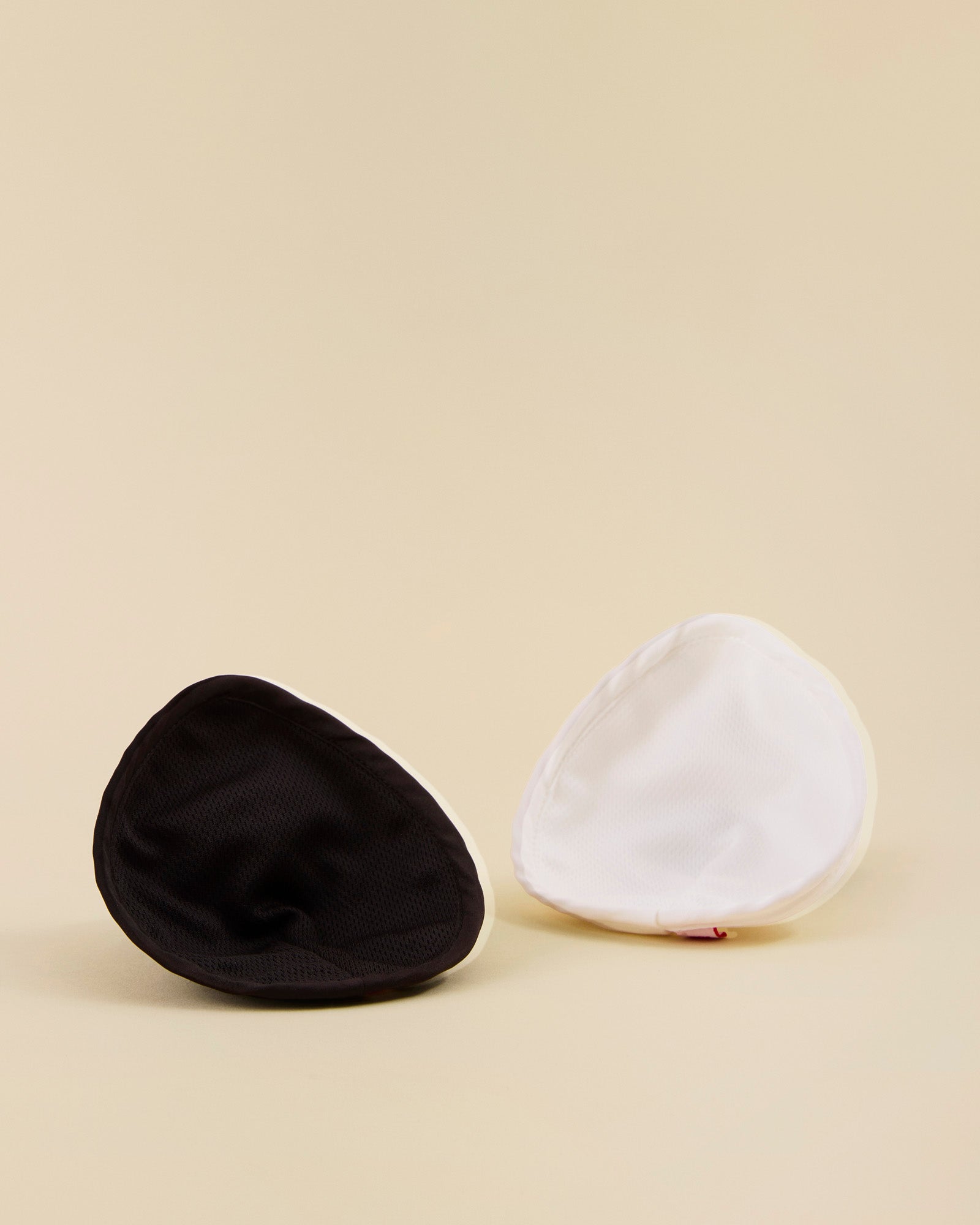 to genanvendelige ammeindlæg fra momkind i sort og hvid