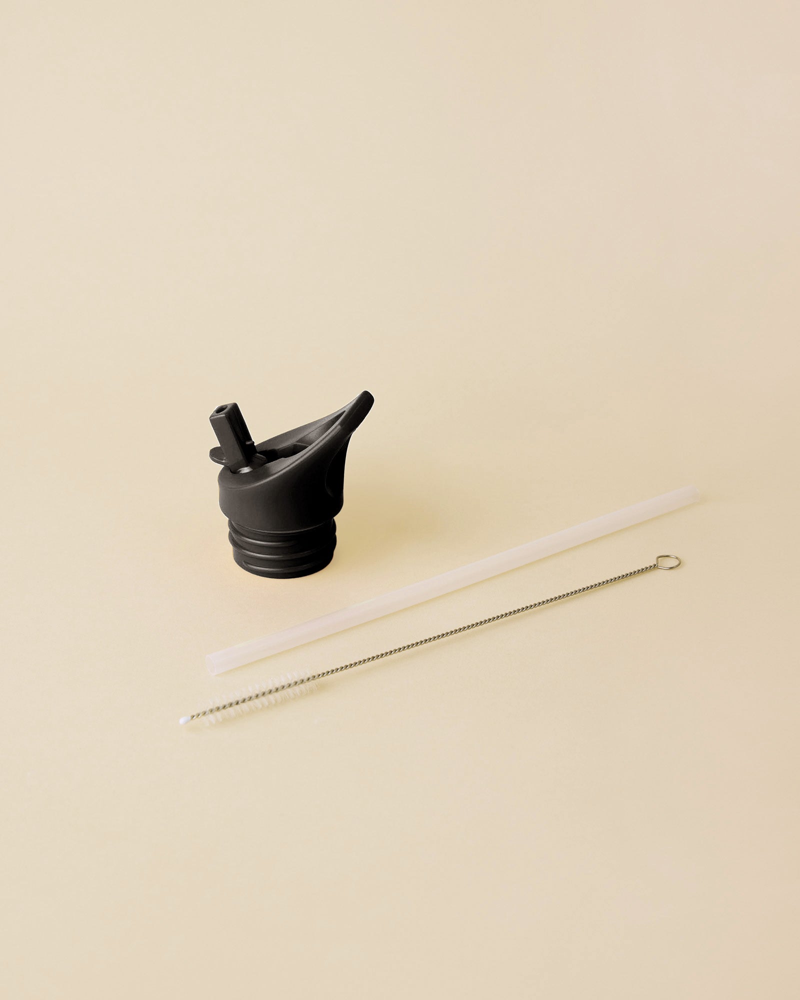 Sugerør og låg til drikkedunk