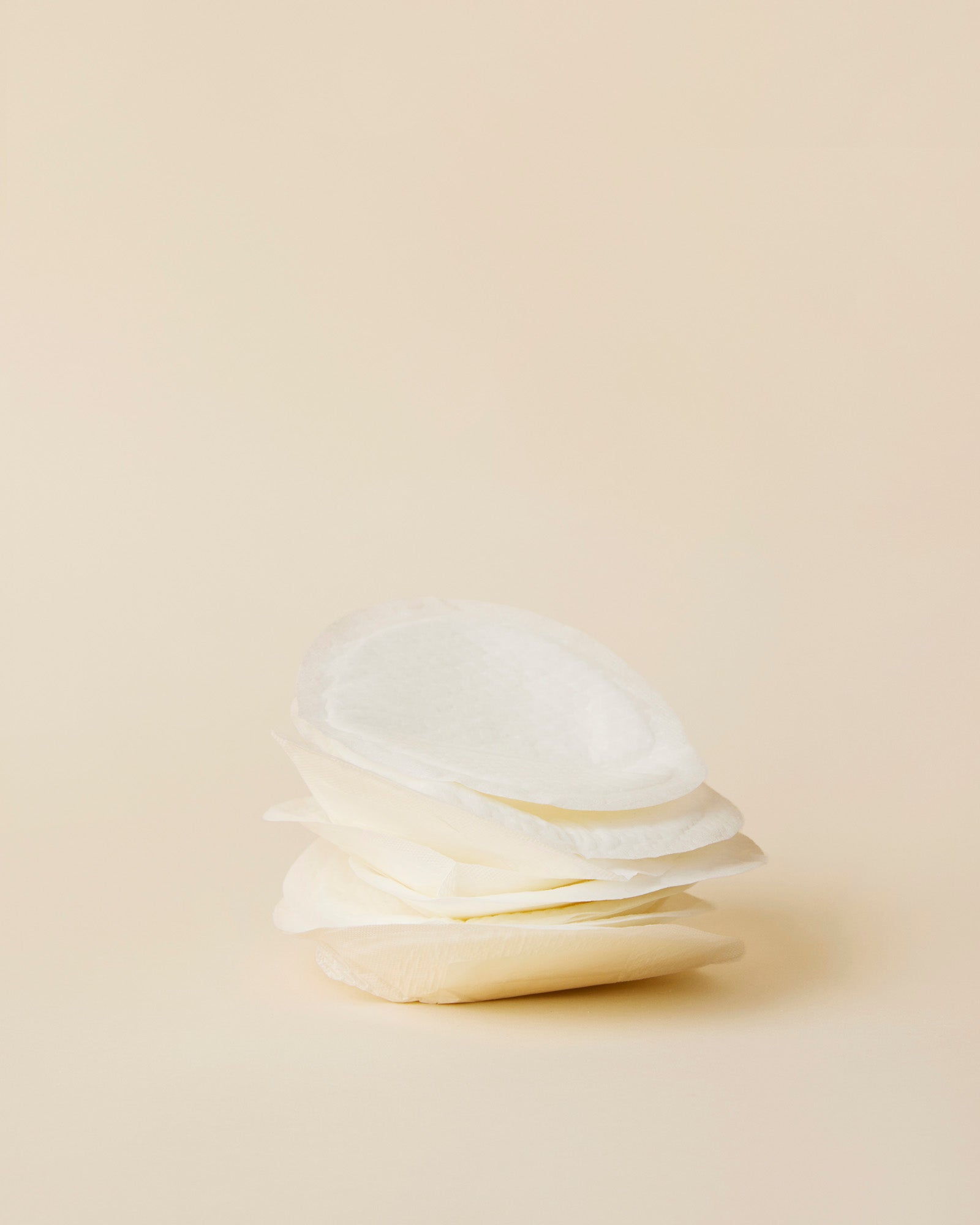 bunke af engangs ammeindlæg fra momkind